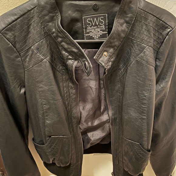 Leather jacket - Picture 3 of 4